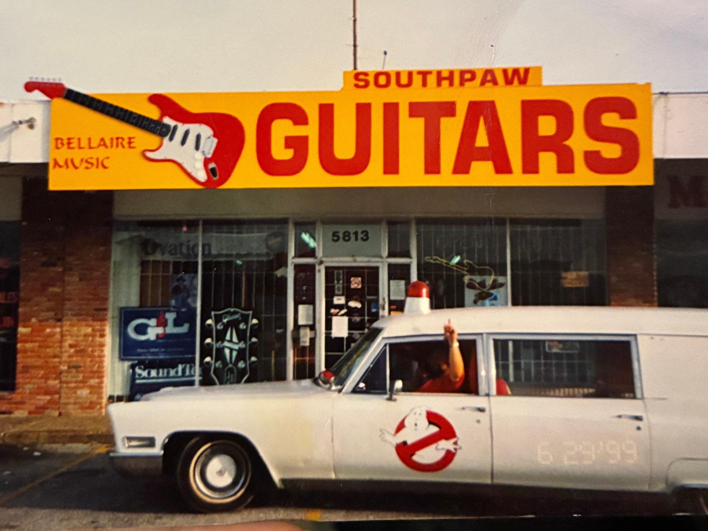 The Lefty Guitar Haven