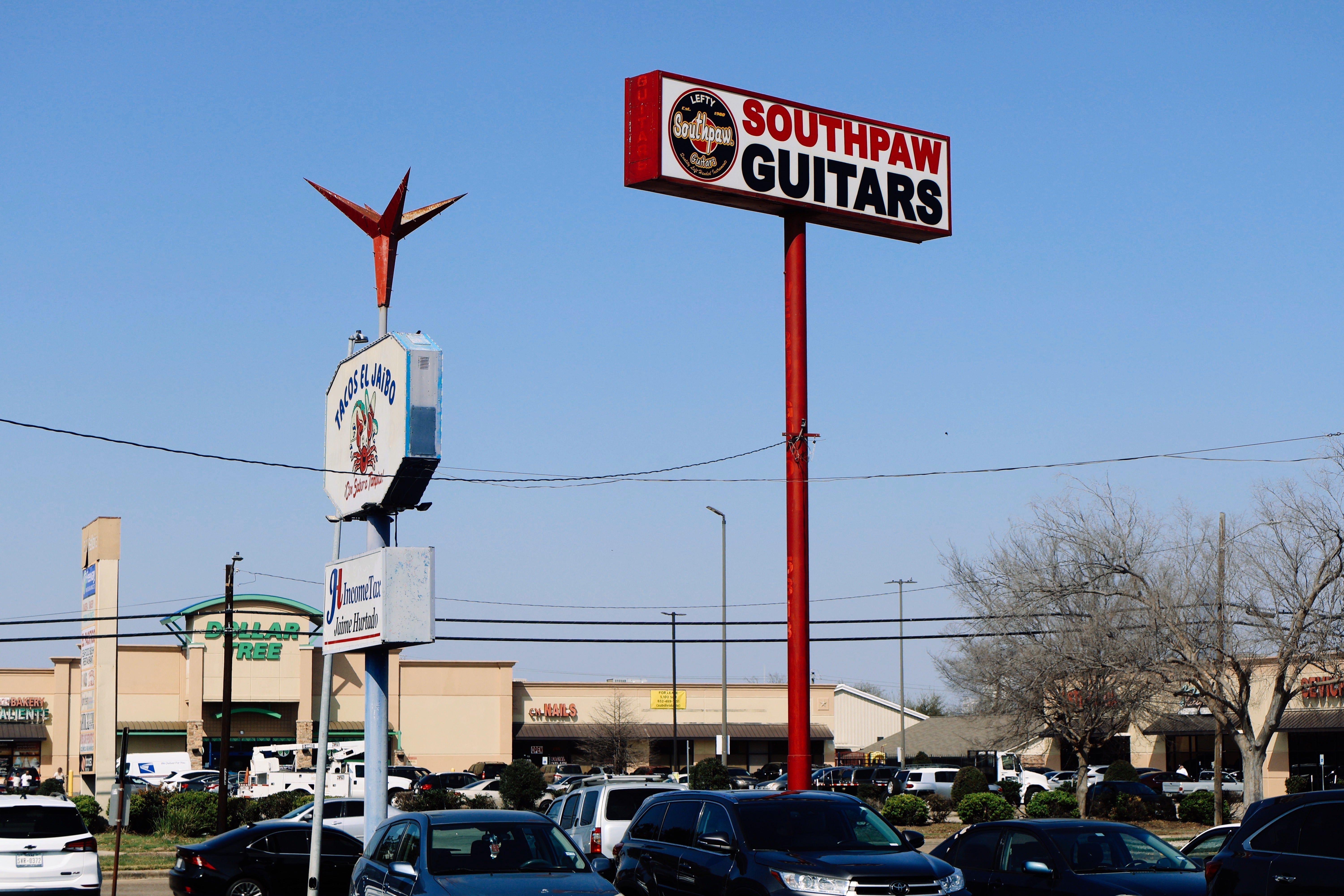 Southpaw Guitars: Out in 'Left Field' for Over 40 Years
