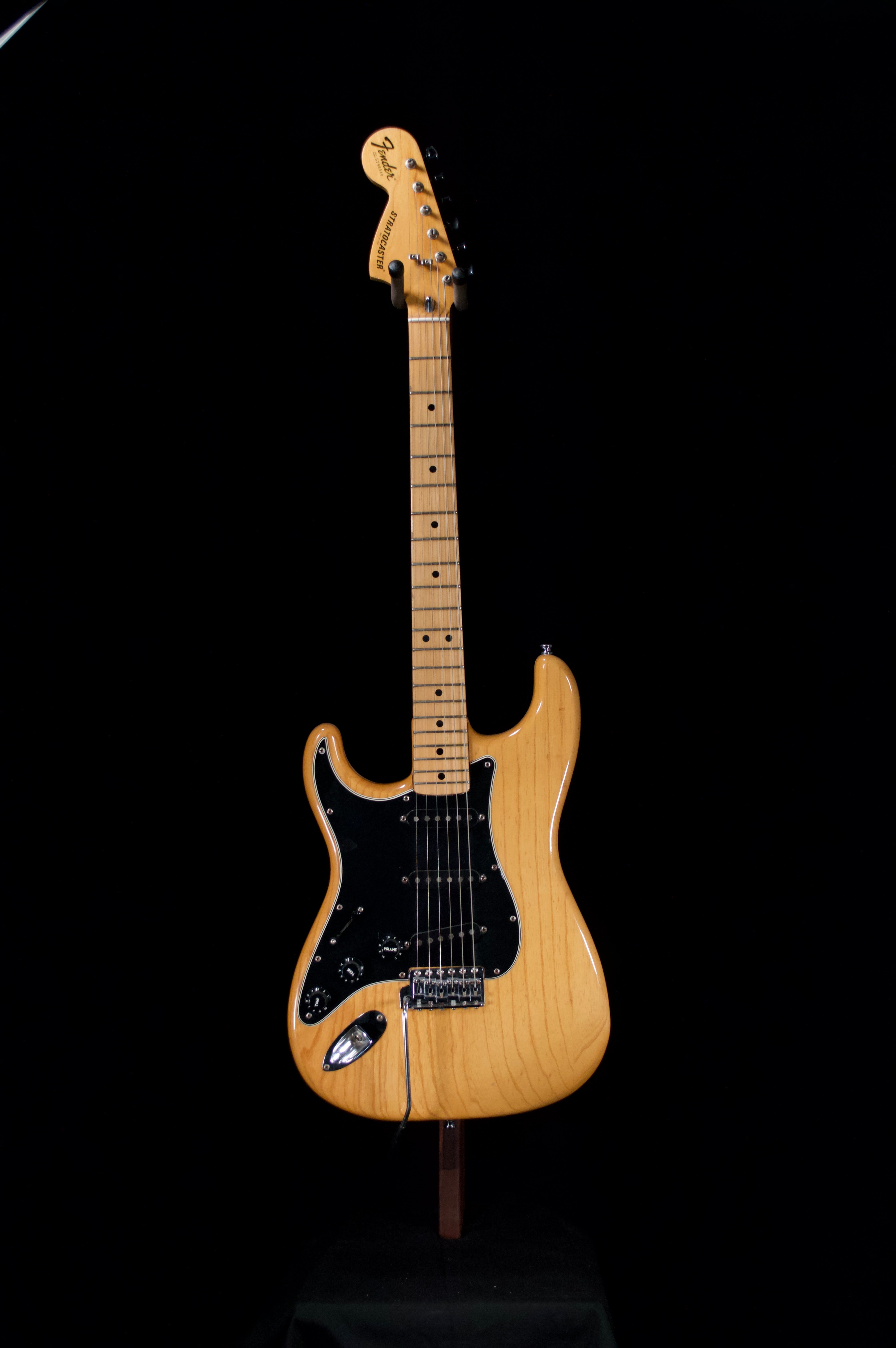 Fender 1977 Strat Left-handed Guitar in Near mint condition