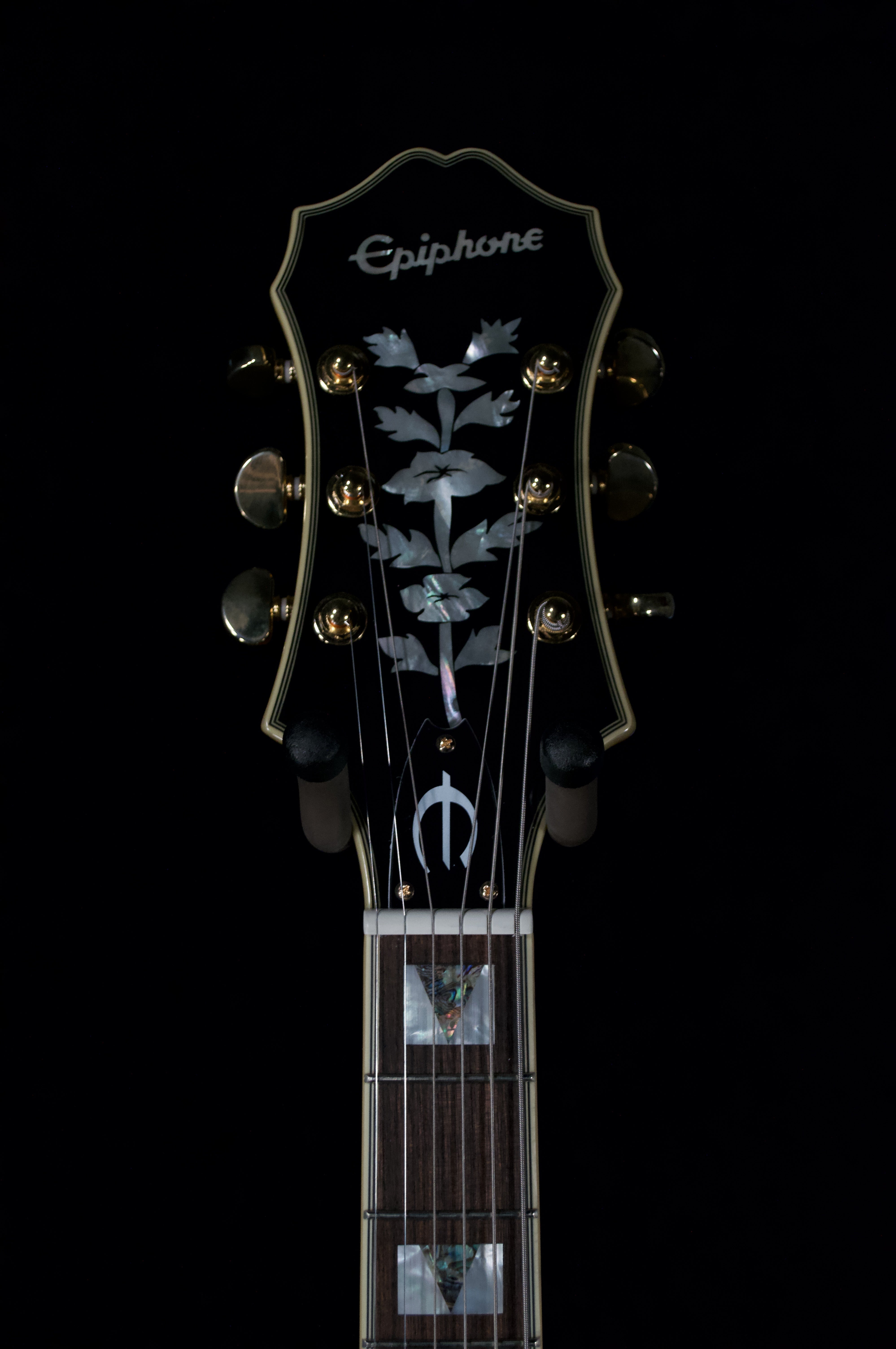 Epiphone Broadway Left Handed 17 inch fat body jazz guitar