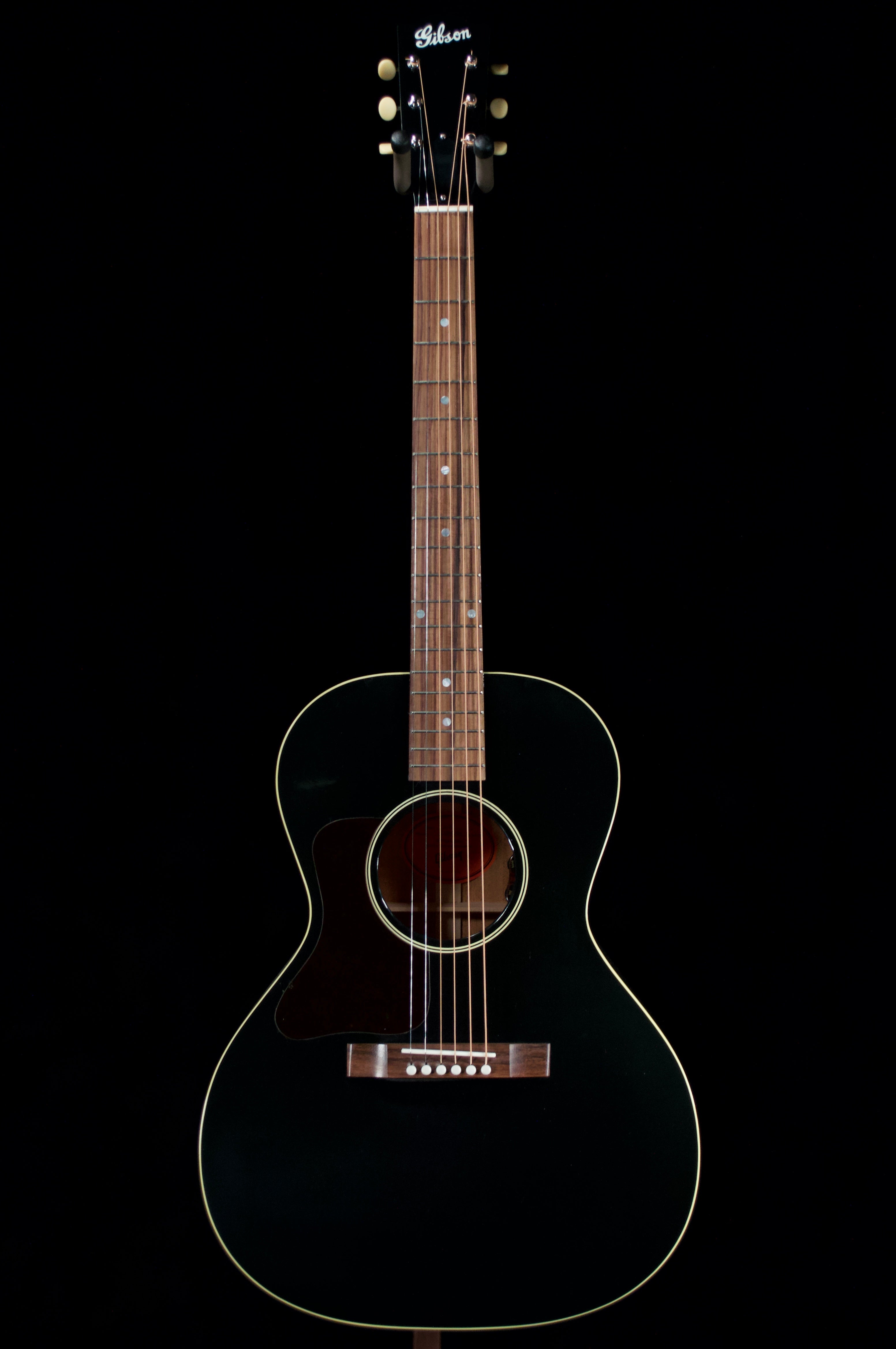 Gibson L-00 in Ebony Left Handed Gently used. Warranty valid