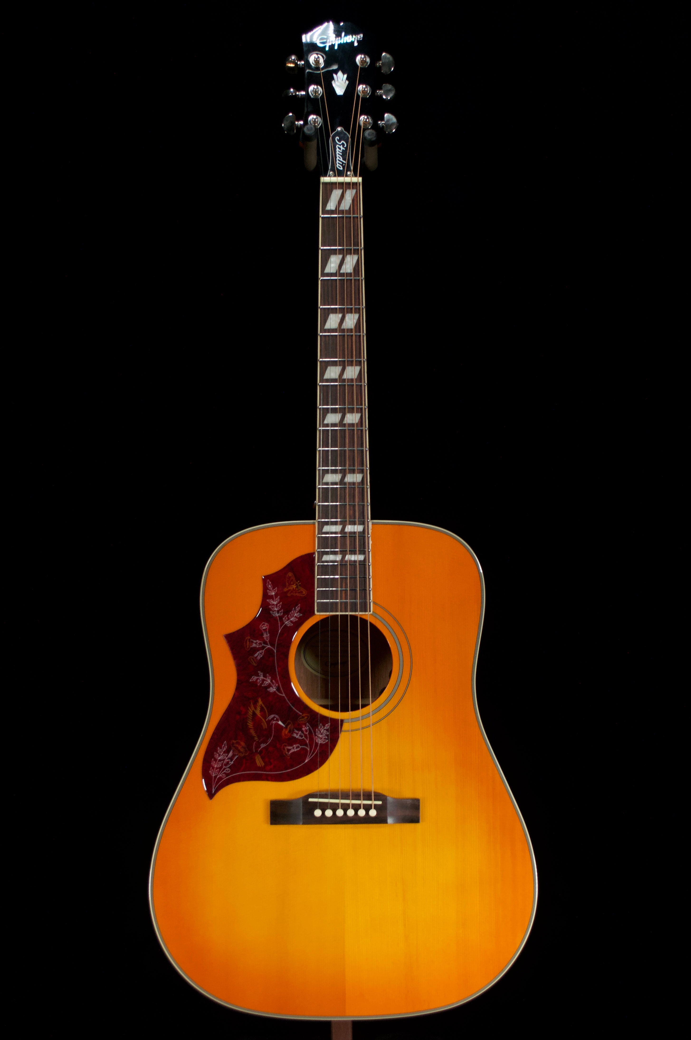 Epiphone Hummingbird Studio in faded cherry. Left-Handed