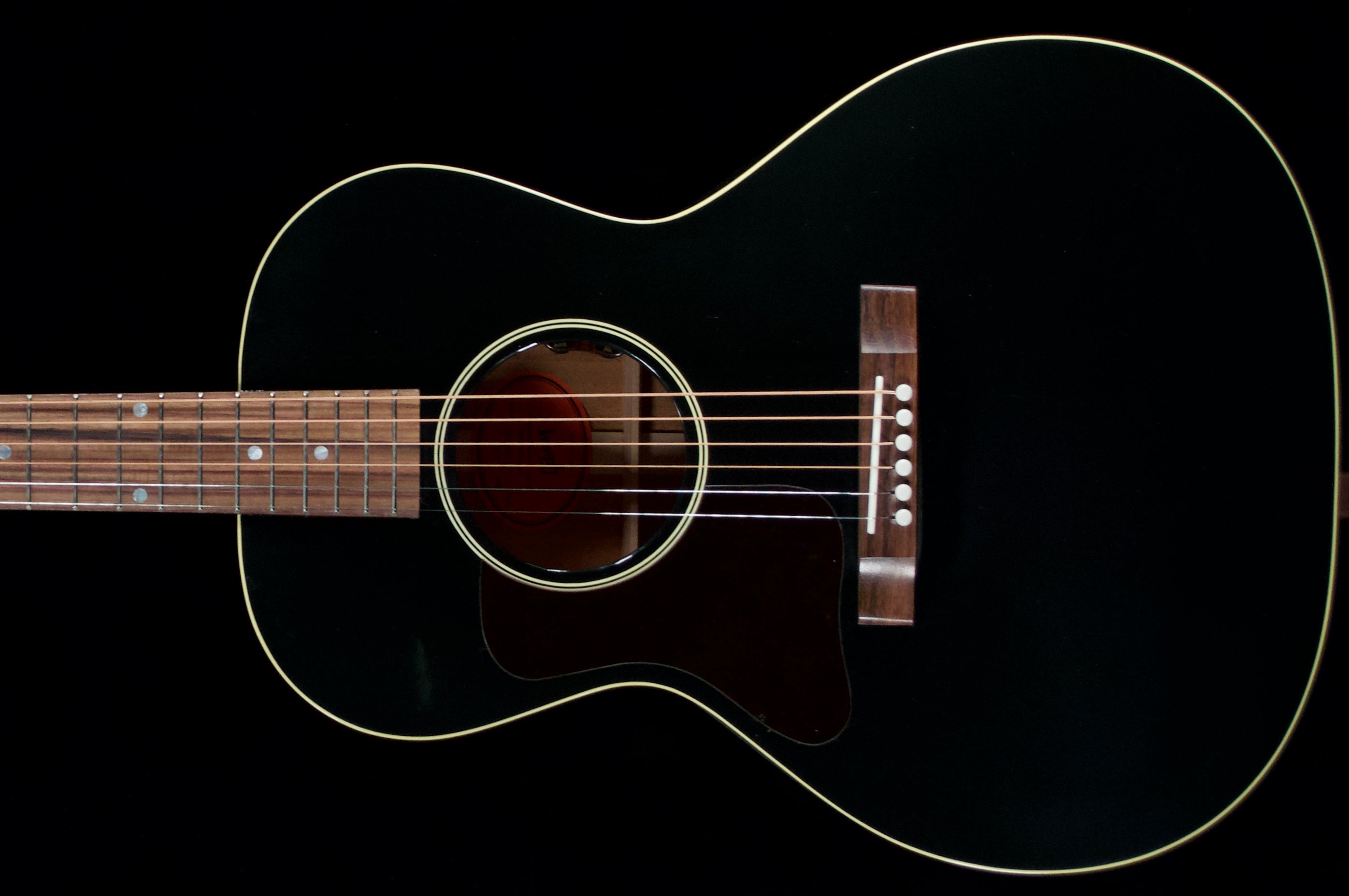 Gibson L-00 in Ebony Left Handed Gently used. Warranty valid