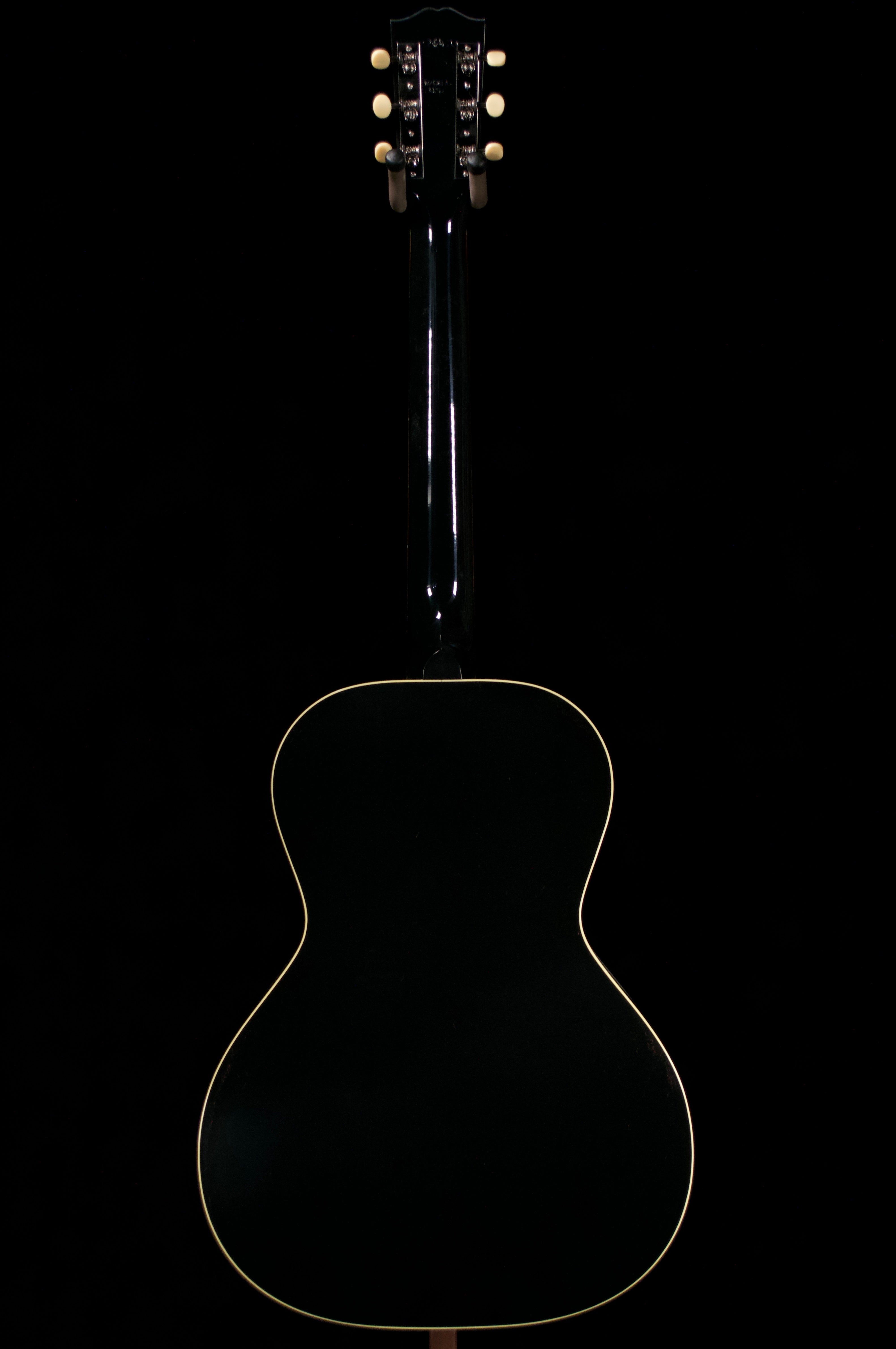 Gibson L-00 in Ebony Left Handed Gently used. Warranty valid