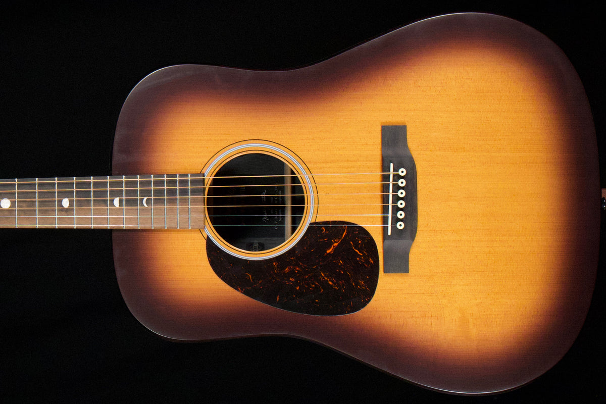 molly tuttle gear Martin DX-2e – Southpaw Guitars Color:Prism POP duffel Wo/wie befestigt ihr die a shape that feels